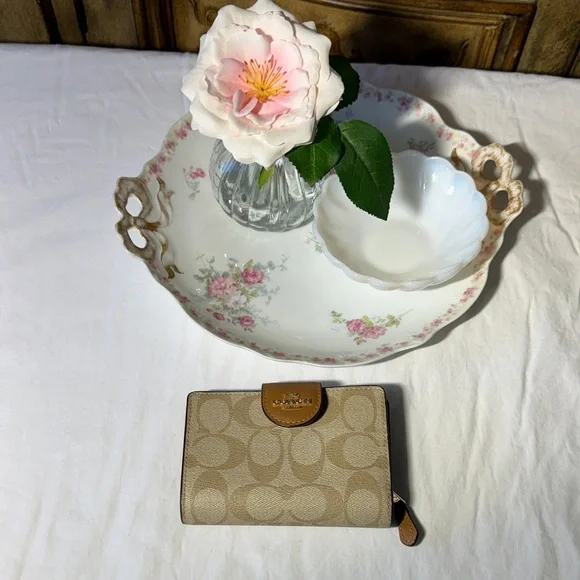 Coach Signature Canvas Wallet - Picture 1 of 5